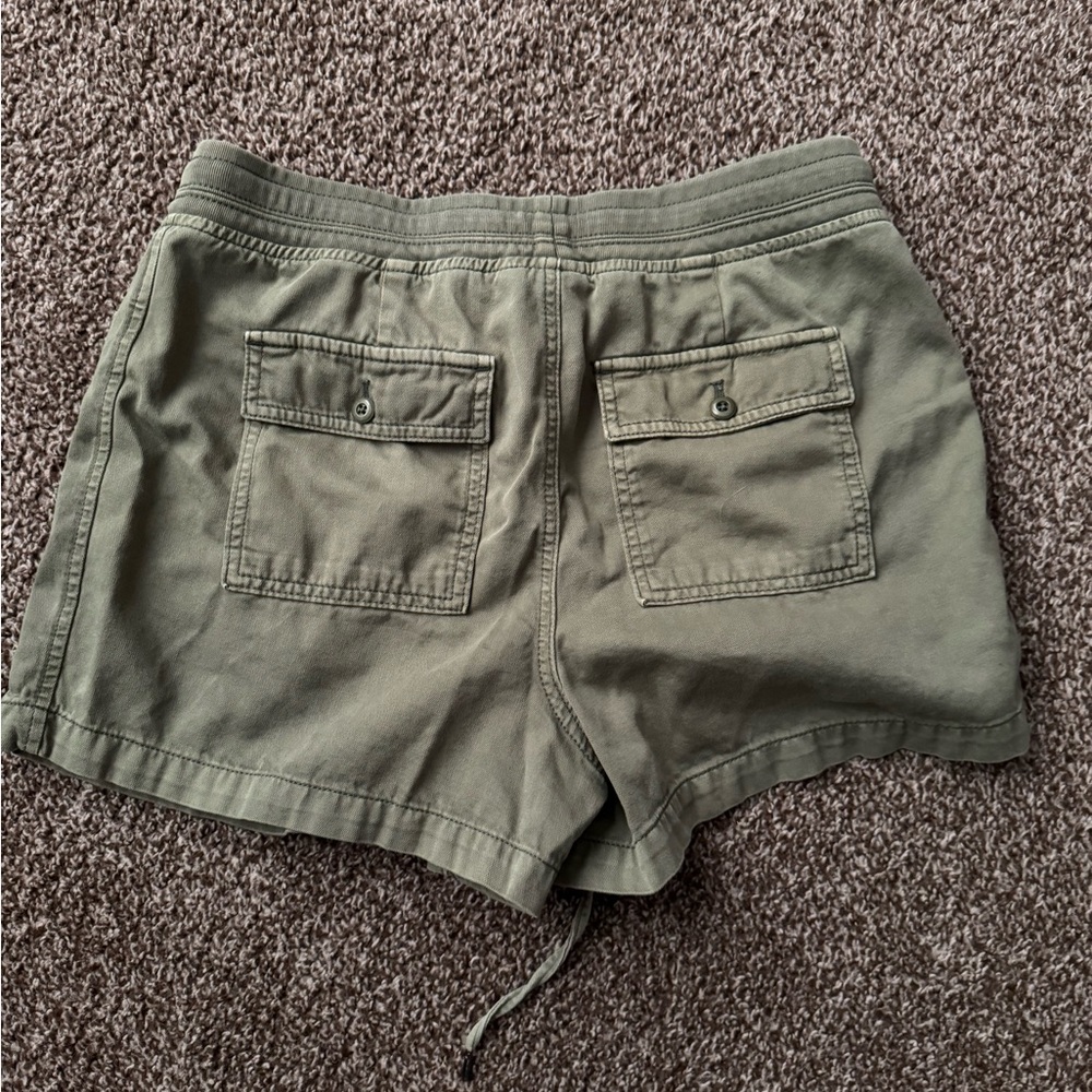 GAP olive green shorts size medium - Picture 3 of 3